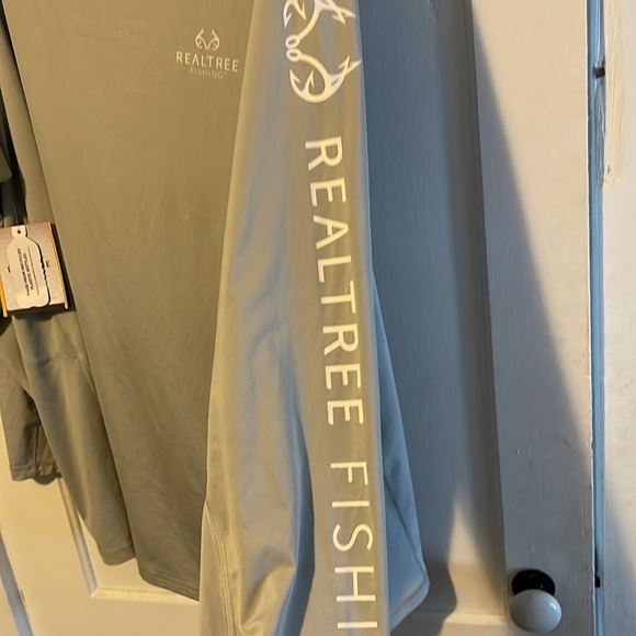 Reel Tree Fishing shirt with hood - Picture 3 of 3